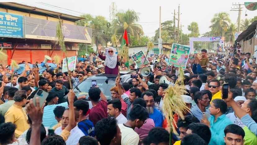 বিপ্লব ও সংহতি দিবসে সামিরা আজিম দোলার নেতৃত্বে বিশাল গণমিছিল